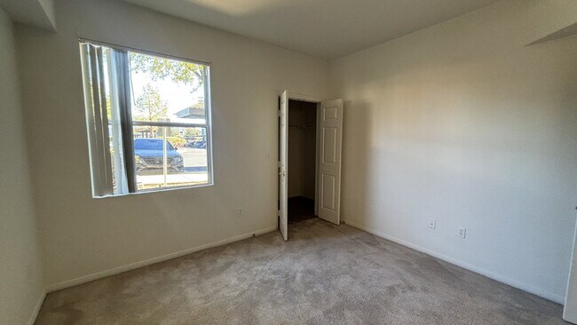 Building Photo - First-floor 1-bedroom condo available for immediate move-in.