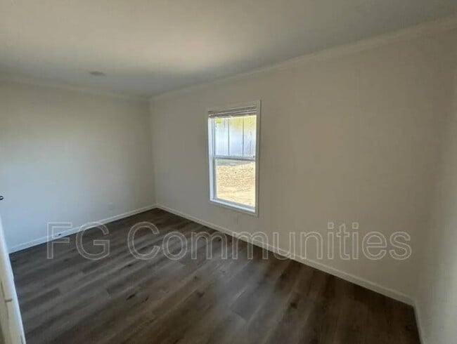 Building Photo - 711 Leasburg Rd
