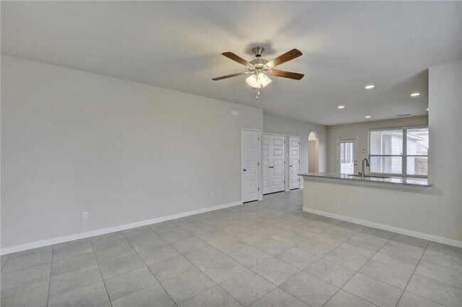 Building Photo - 453 Star Thistle St