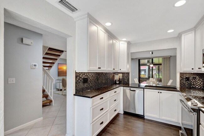 Building Photo - 807 Windermere Way