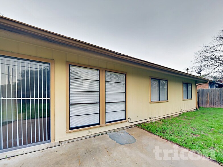 Building Photo - 4911 Buckwheat St