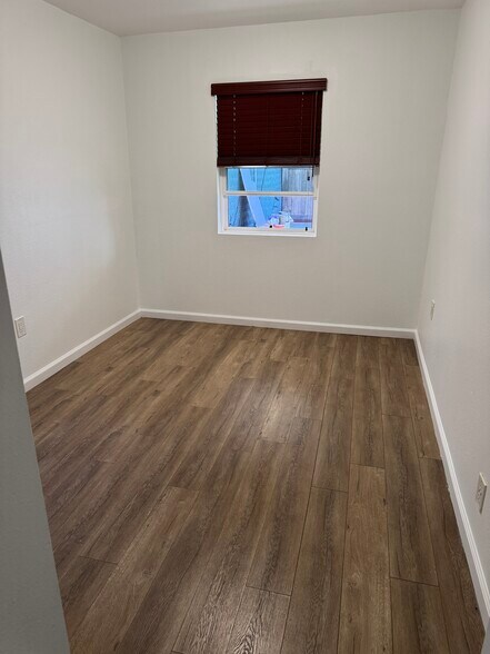 Building Photo - 446 N California St