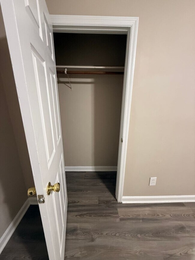 Building Photo - 2071/2073 Cantrell Ln