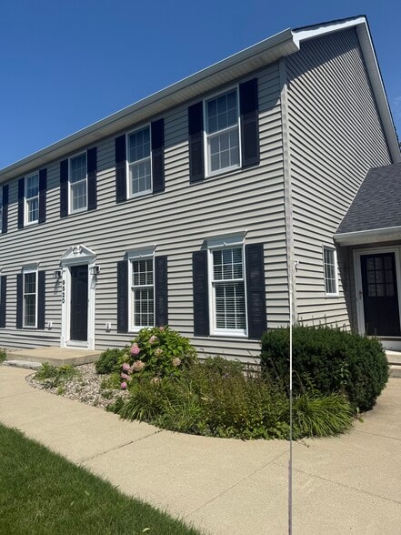 Building Photo - 9520 Lapp Rd