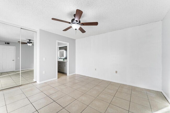 Building Photo - 2410 24th Way