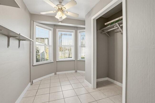 Building Photo - 818 Cedar Rd