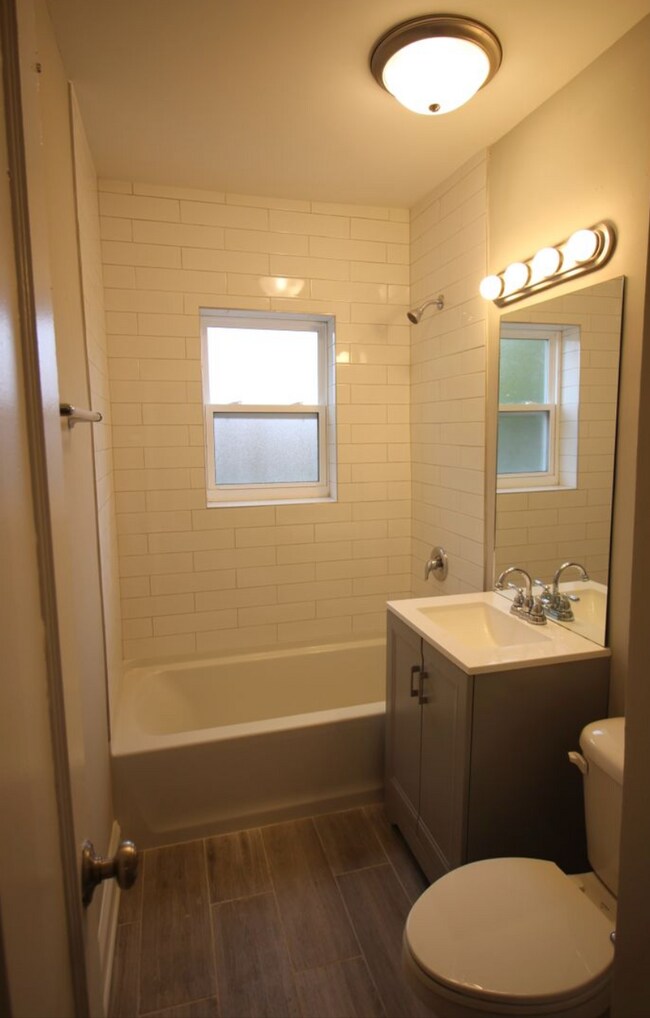 Bathroom - 4402 W Belden St