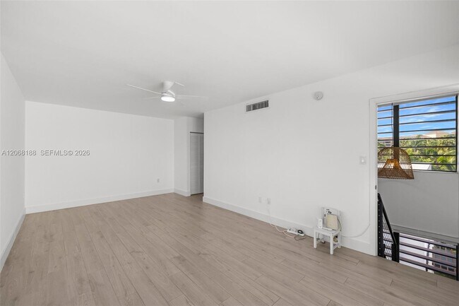 Building Photo - 225 E Enid Dr