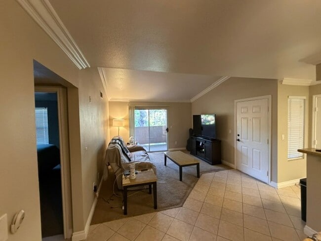 Building Photo - A Fantastic and Super Clean 1 Bedroom, 1 Bathroom upstairs unit.