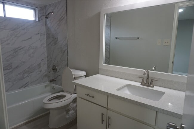 Building Photo - 1915 Normal Park Dr