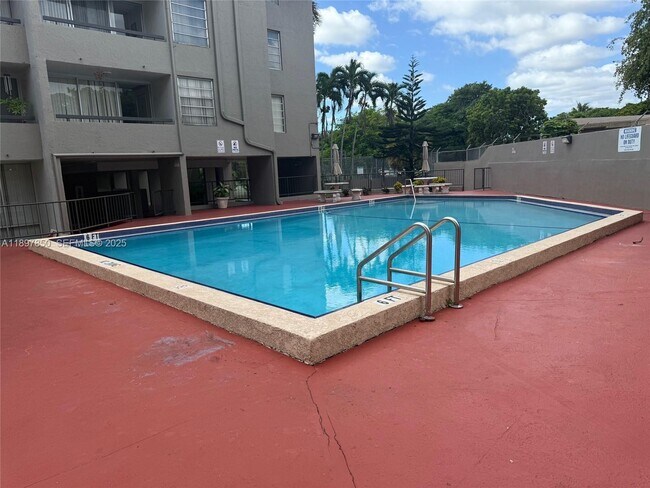 Building Photo - 802 NW 87th Ave