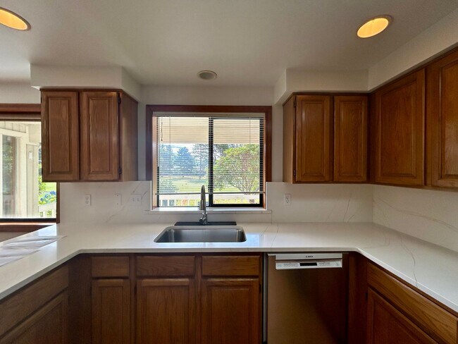 Building Photo - 12371 Rainier Dr
