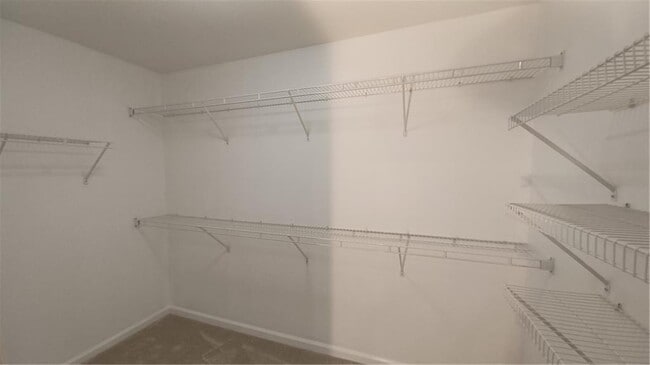 Building Photo - 5190 Southlake Dr