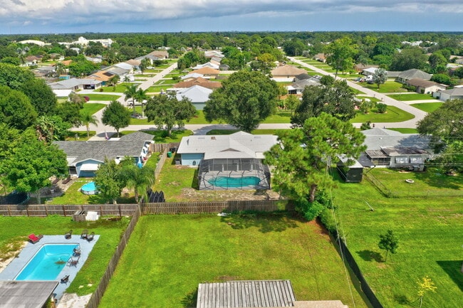 Building Photo - 1124 SE Ladner St