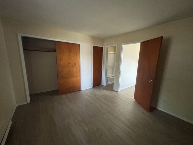 Building Photo - One-bedroom apartment located near Honey C...