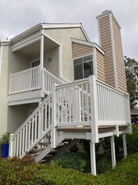 Building Photo - 2 Bedroom 2 Bathroom upper unit near Stran...