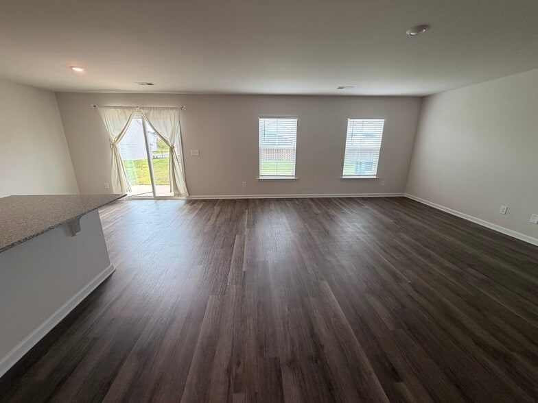 Building Photo - 706 Common Widgeon Way