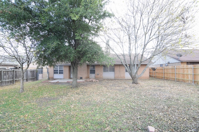 Building Photo - 3311 Johnson Dr