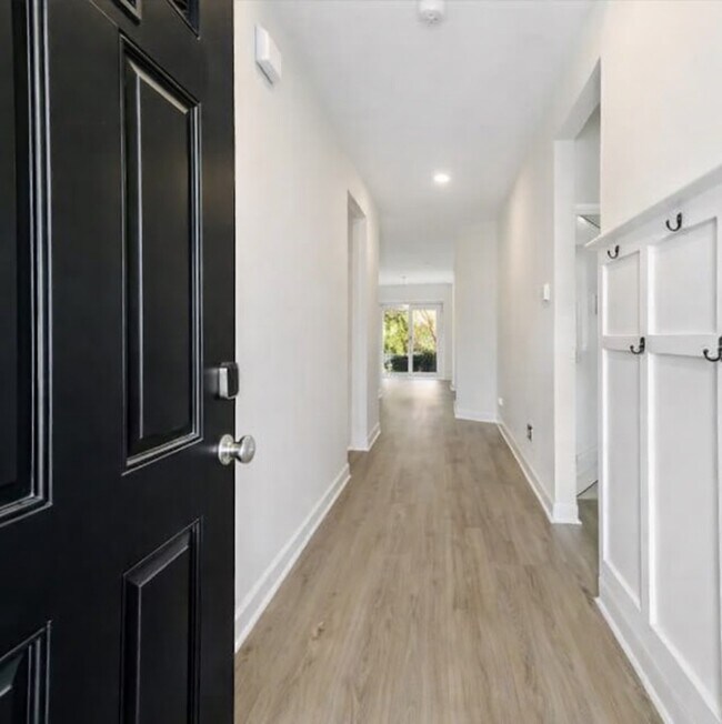 Building Photo - 104 Simon Cir