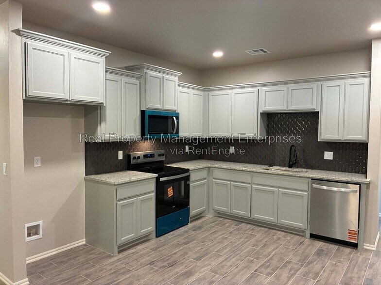 Building Photo - 2571 Gallant Fox Ter