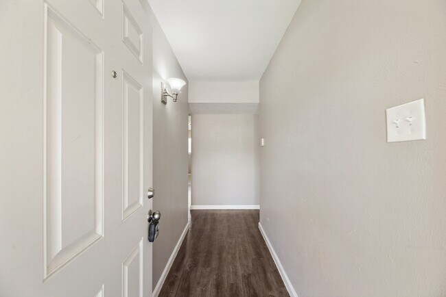 Building Photo - 17615 Autumn Hills Dr