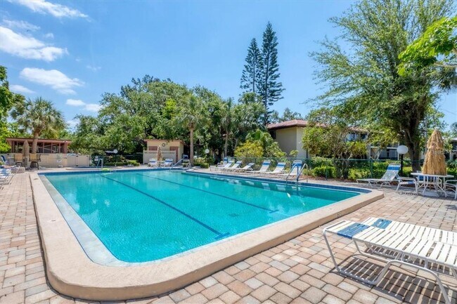 Building Photo - 6304 Pelican Dr