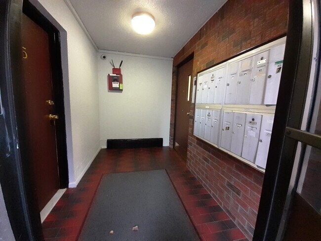 Building Photo - 116 71st St