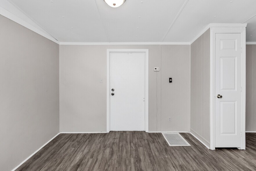 Building Photo - 2303 Highway 20