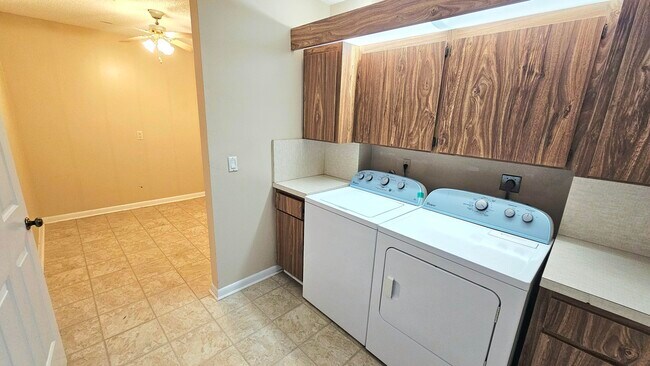 Building Photo - 3630 Whitehall Dr