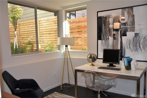 Building Photo - Modern and Stylish Home in Alki Beach Neig...