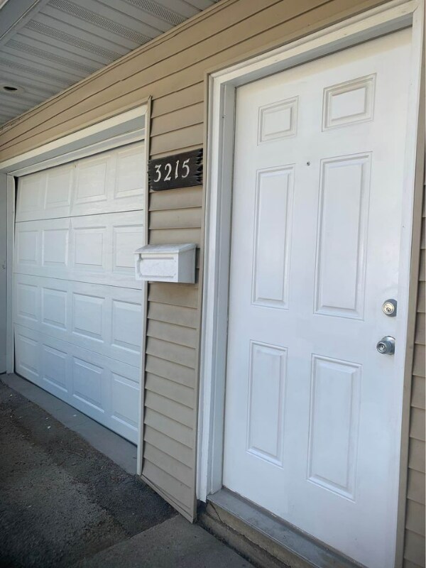 Primary Photo - 3215 Schuetzen Ln