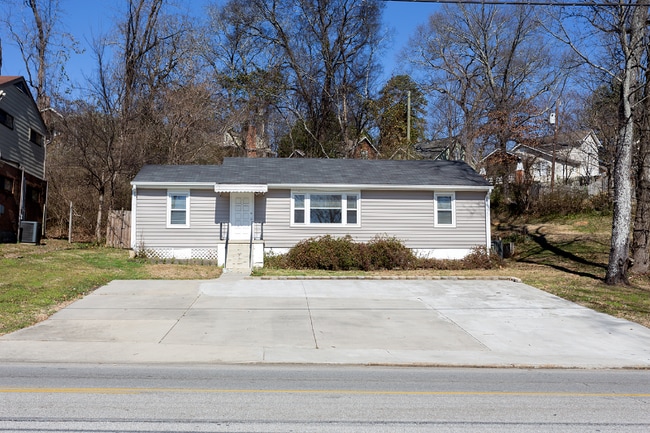 Building Photo - 711 Barton Ave