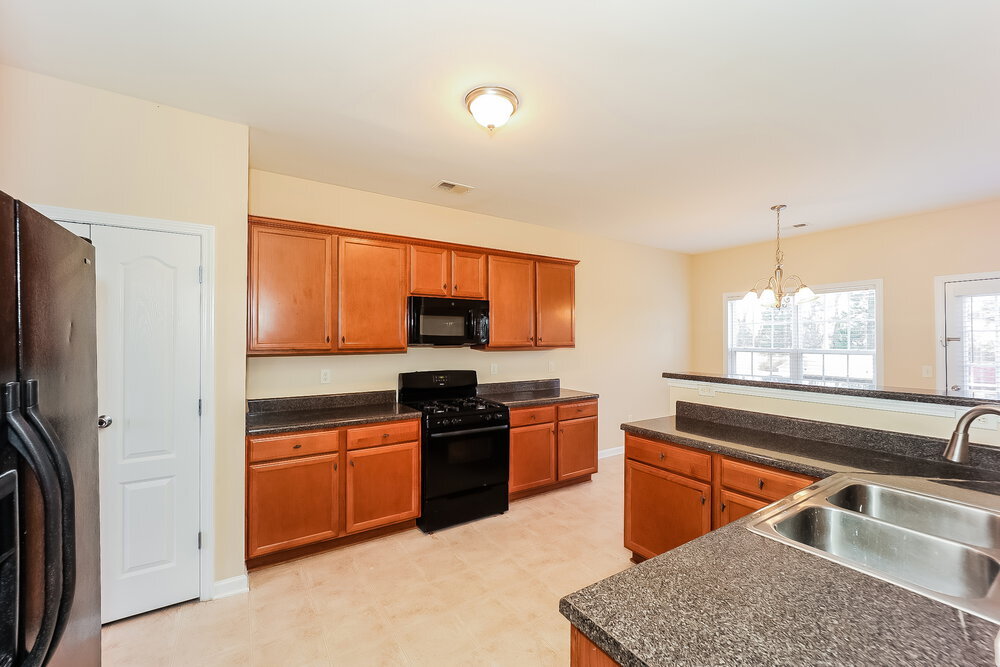 Building Photo - 605 Needle Rush Cir