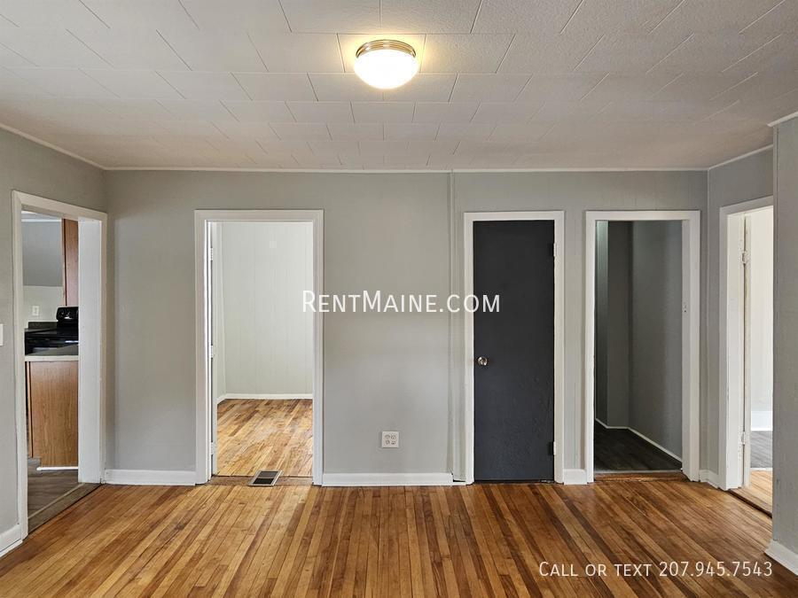 Building Photo - 27 Elm St