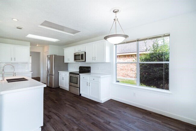 Building Photo - 2707 Troy Dr