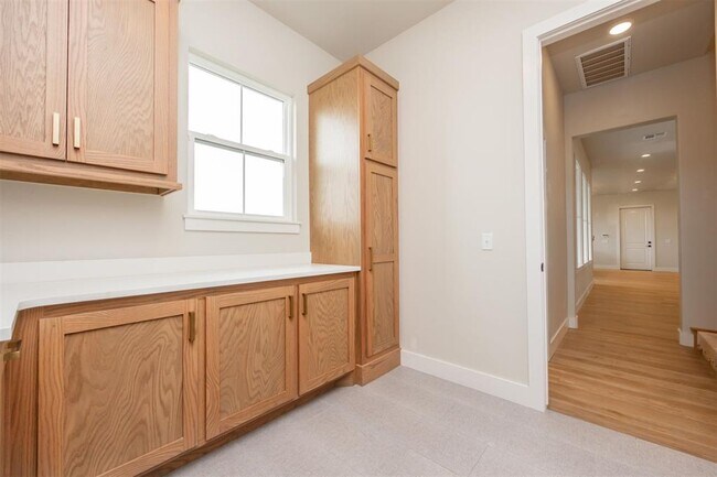 Building Photo - 2920 Edgefield Ln
