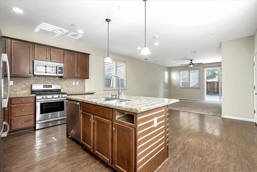 Building Photo - 165 W Questa Trl