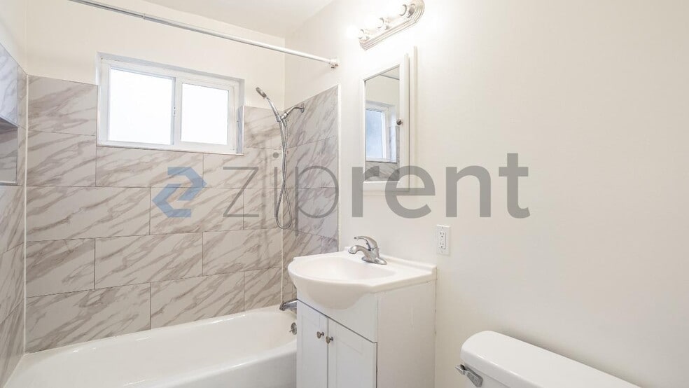 Building Photo - Unit A