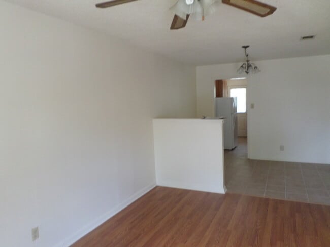 Building Photo - 1811 Poage Ave