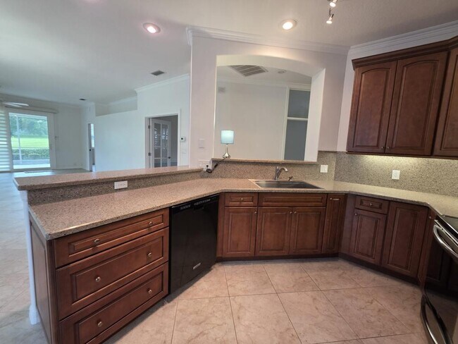 Building Photo - 4492 Golf Club Ln