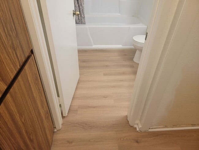 Building Photo - 1 BED/ 1 BATH CONDO