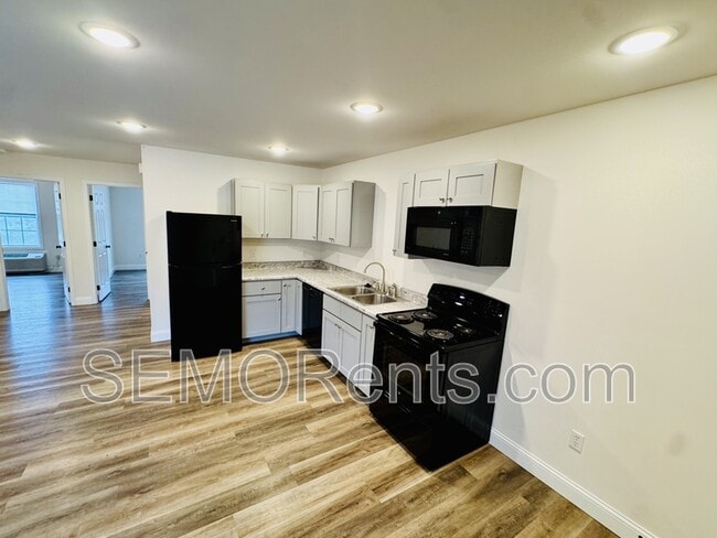 Building Photo - 27038 State Hwy B