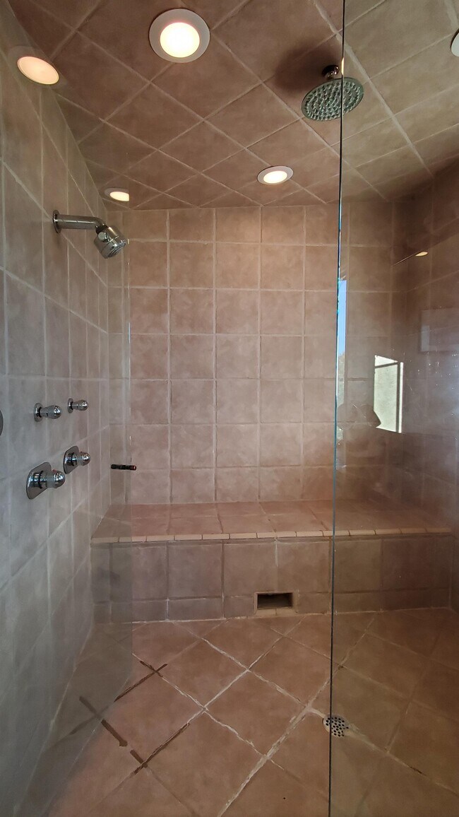 Building Photo - 7104 Canyon Dr