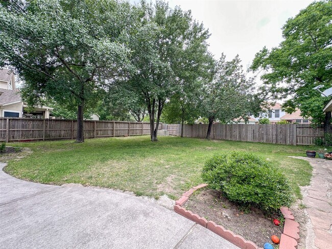 Building Photo - 9402 Brentwood Lakes Cir