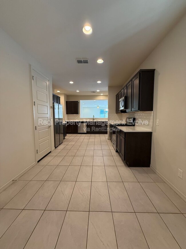 Building Photo - 8755 W Solano Dr