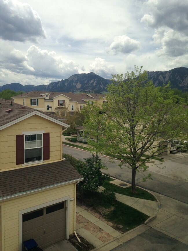 Building Photo - 3B/2.5B Boulder Townhome Close to Campus Available 8/1
