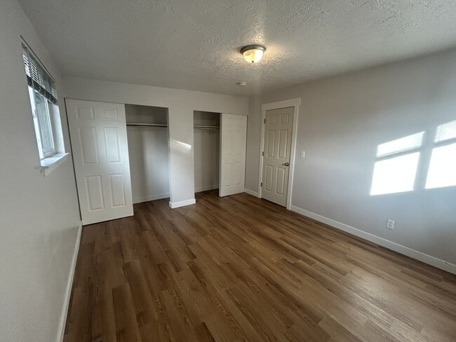 Building Photo - Ivy Circle Apartment