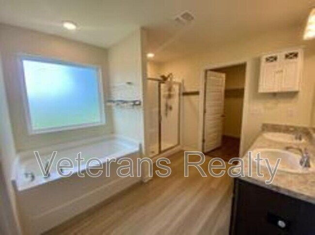 Building Photo - 8 Periwinkle Ln