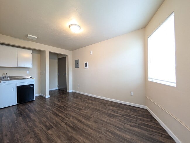 Building Photo - Nice 1-Bedroom, 1-Bath Apartment In Downtown Springfield!