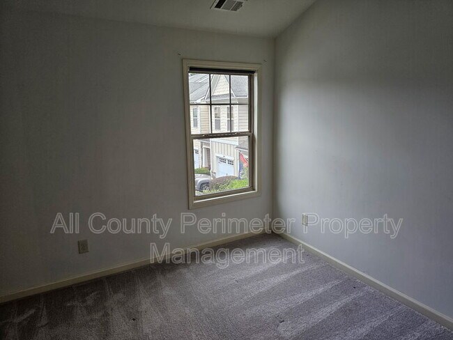 Building Photo - 6390 Elmshorn Way